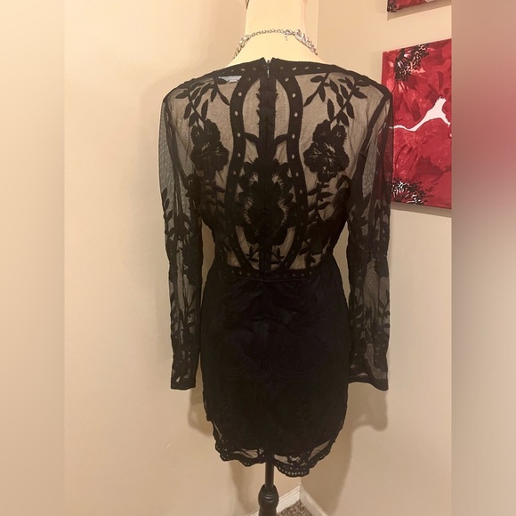 Honey Punch Black Deep V Lace Dress, size small - Picture 2 of 6